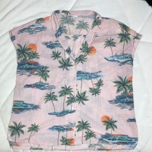 L Old Navy Hawaiian Button Up